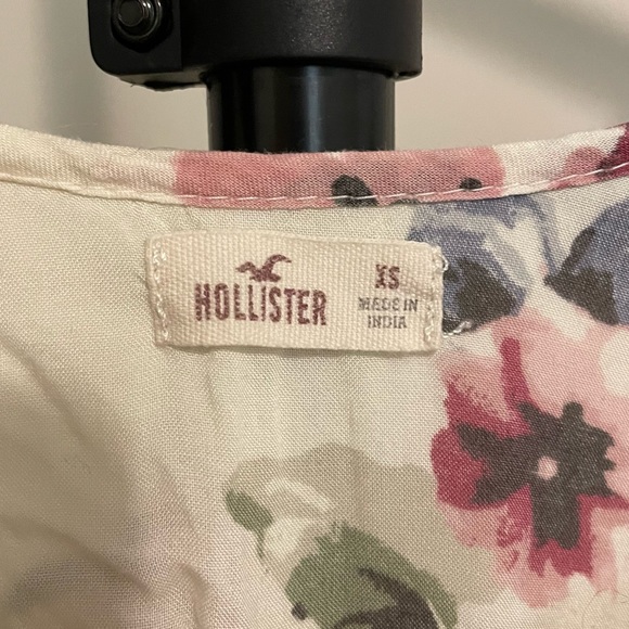 Hollister flowing floral tank top - Picture 3 of 3